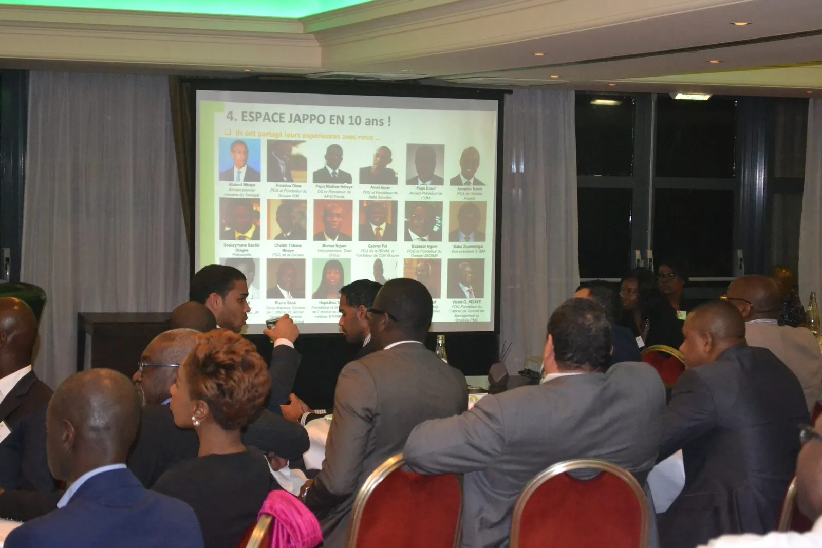 La salle du forum annuel 2014 devant la diapositive « Espace Jappo en 10 ans ! »