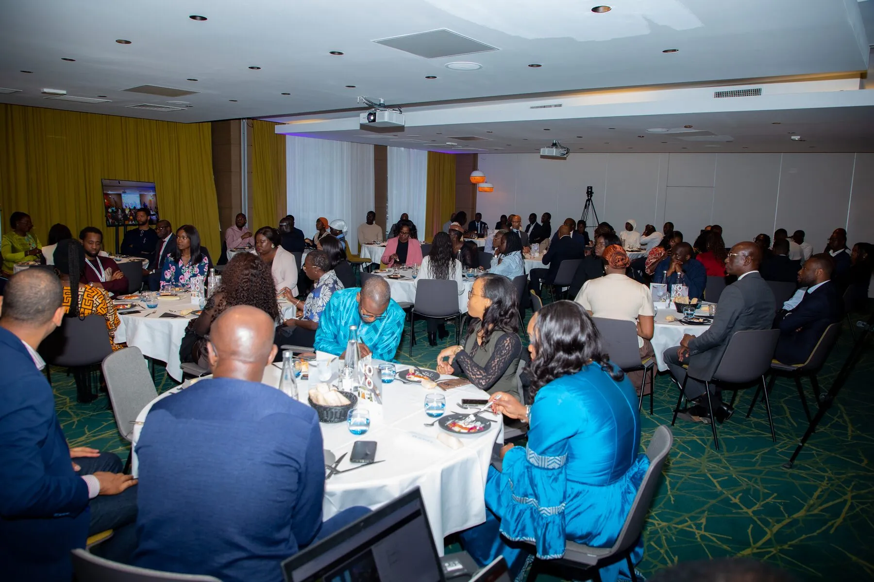 La salle pleine du forum networking de juin 2026, au Novotel Paris 17