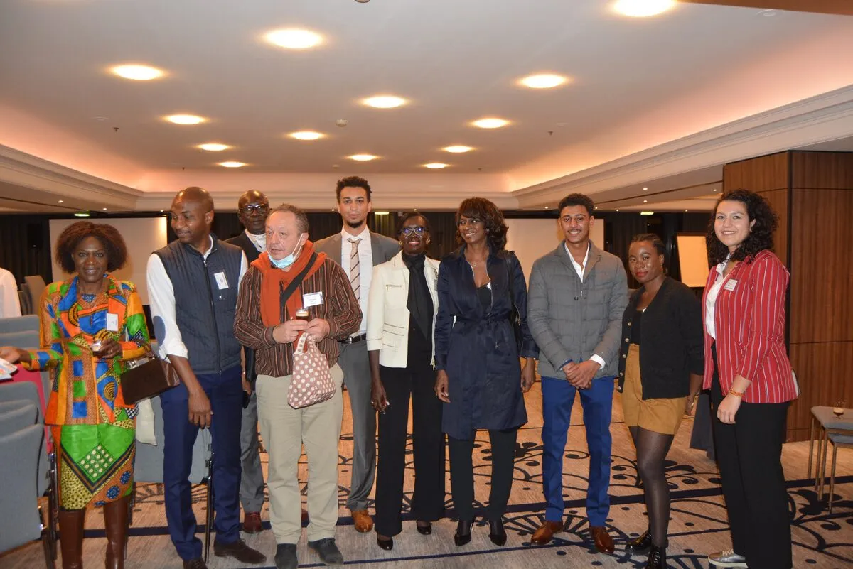 Photo de groupe dans la salle
